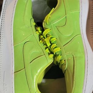 NIKE AIRFORCE 1. 07 LV8 UV CYBER  SIZE 11